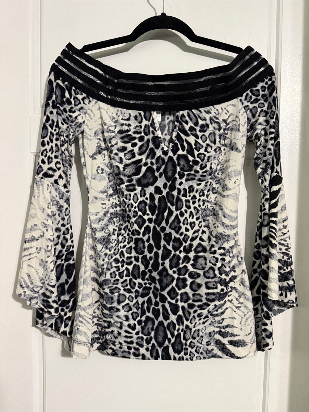 VENUS Black & White Off-Shoulder Animal Print Bell-Sleeve Top